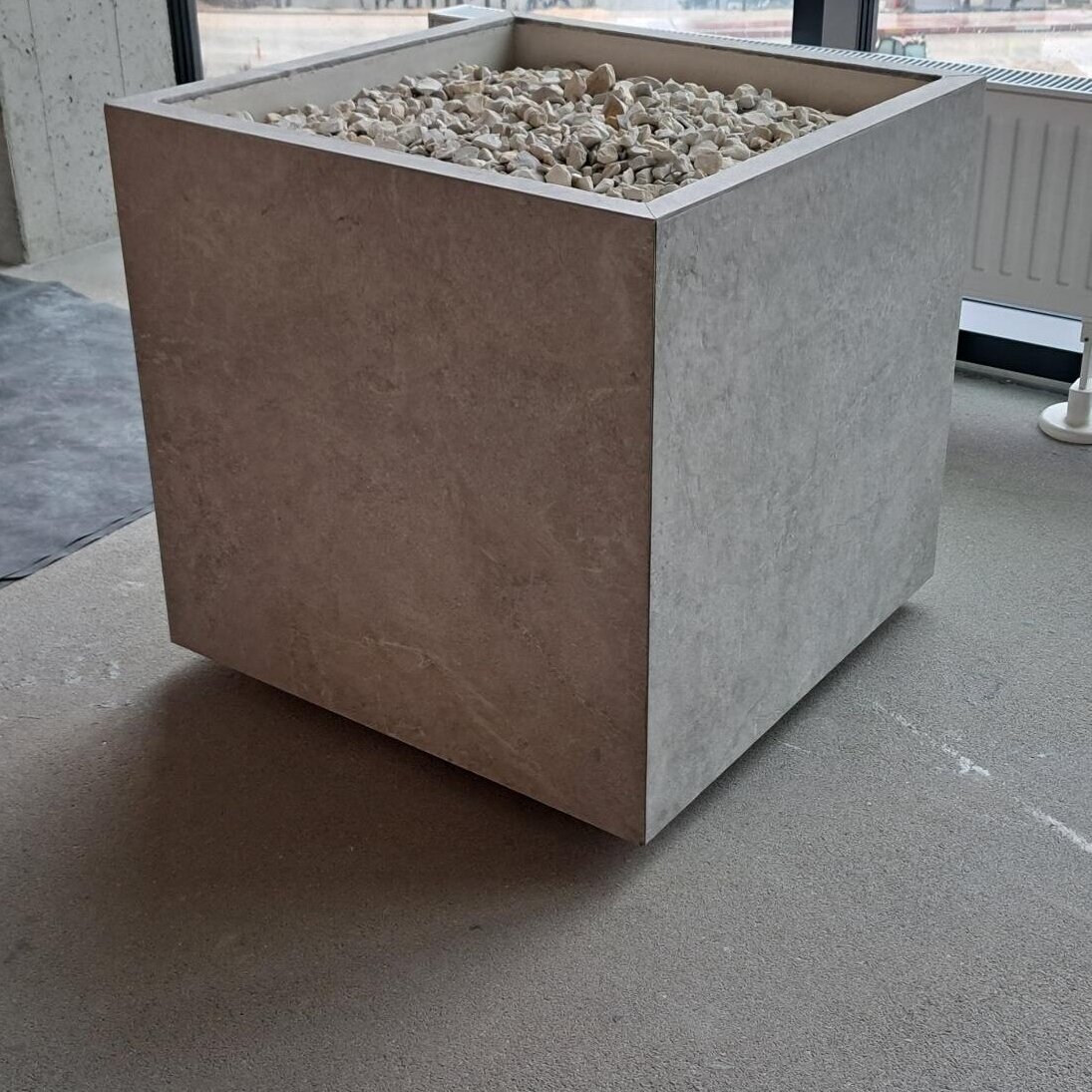 Betoninis gėlių vazonas 60 x 60 x 57 cm 1 Betoninis gėlių vazonas 60 x 60 x 57 cm 1