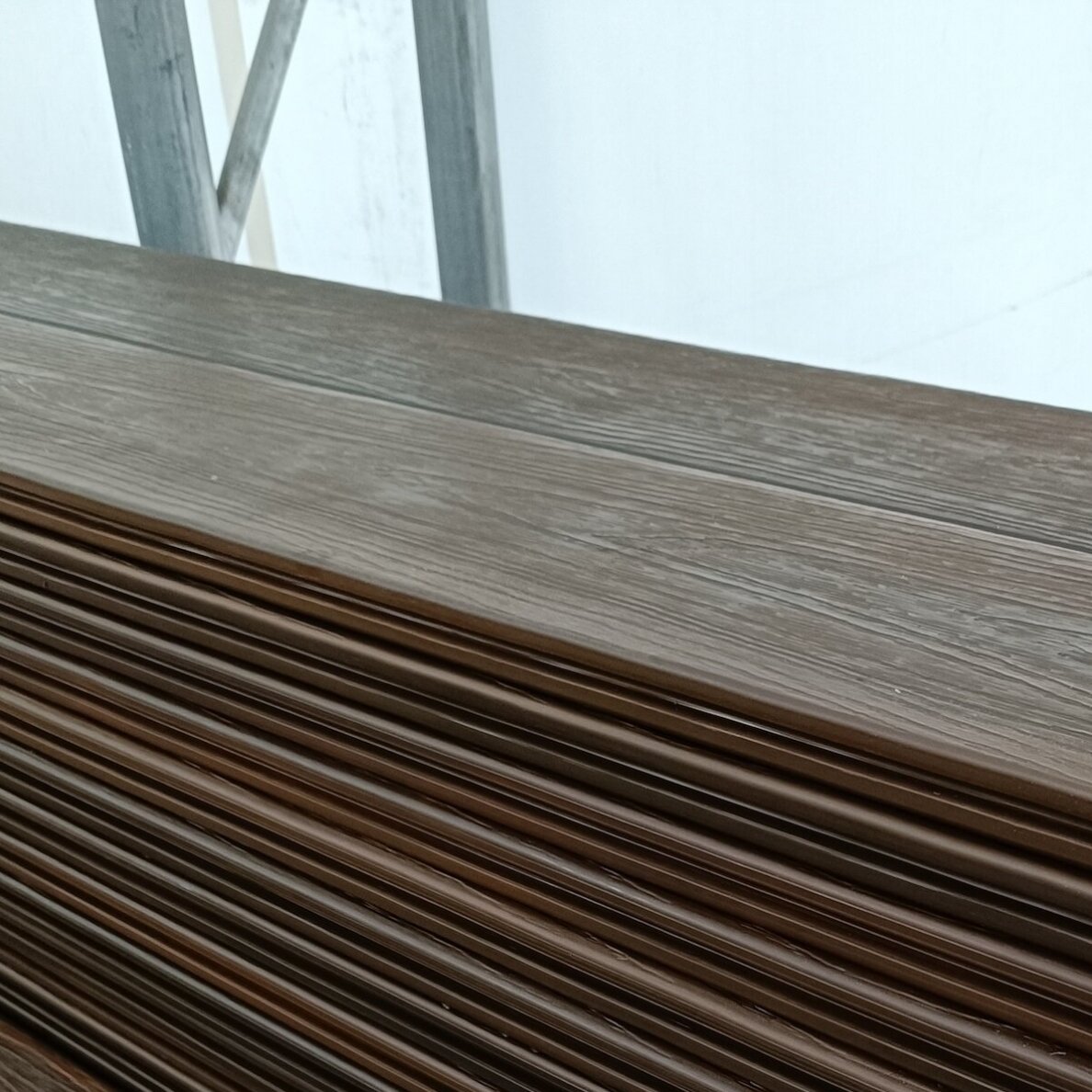 HARDDECK Pilnavidurė (co-extrusion WPC) terasinė lenta 150x20 Marble brown 4m. 1 HARDDECK Pilnavidurė (co-extrusion WPC) terasinė lenta 150x20 Marble brown 4m. 1